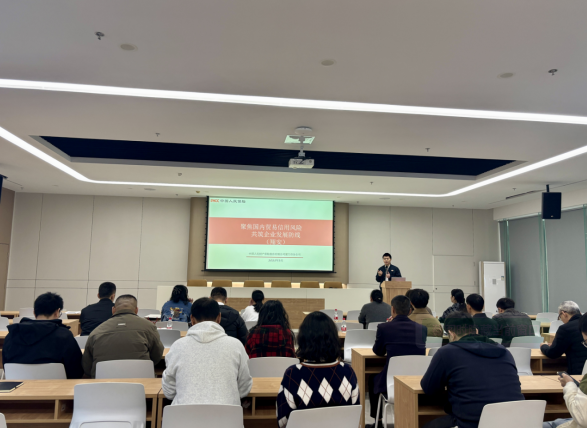 育成中心举办“专精特新企业风险管理介绍暨政策宣贯会”